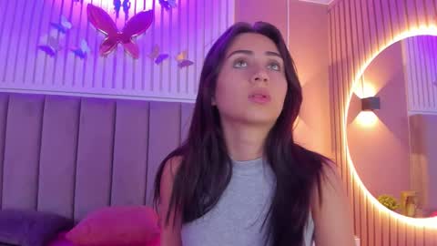 Snapshot of diosa_cristal chatting on February 20, 3:23 am Cristal online show from February 20, 3:23 am