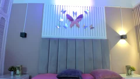 Snapshot of diosa_cristal chatting on February 18, 3:31 am Cristal online show from February 18, 3:31 am