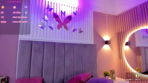 Snapshot of diosa_cristal chatting on December 10, 3:20 am Cristal online show from December 10, 3:20 am