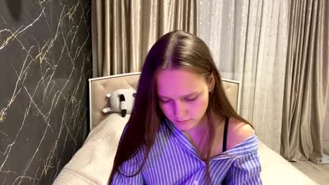 Mia online show from September 13, 6:16 pm