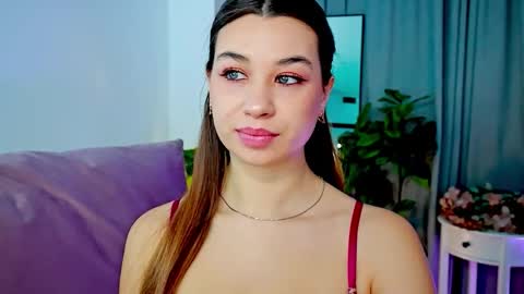 Tia online show from February 12, 6:42 pm