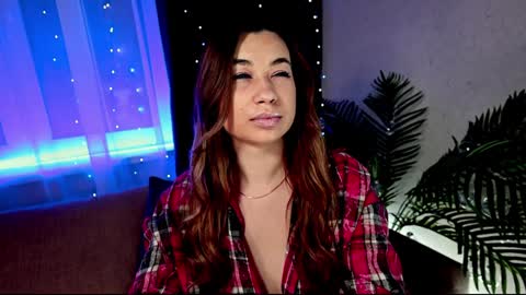 Tia online show from December 29, 7:32 pm