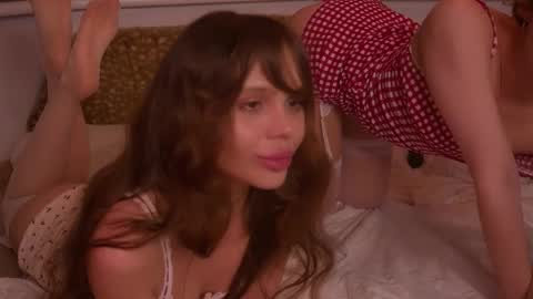 Eva and Lucia online show from September 29, 9:09 pm