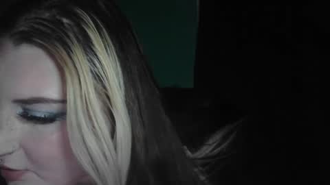 divinedahliaxo online show from March 11, 4:08 am
