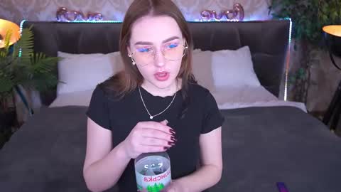Snapshot of divinejasss chatting on February 23, 8:39 pm DivineJasss online show from February 23, 8:39 pm