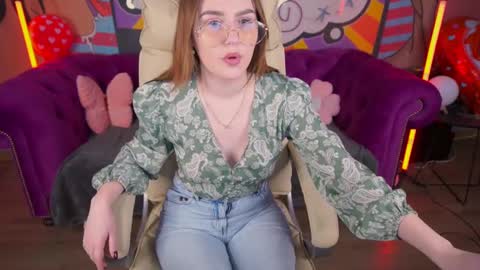 Snapshot of divinejasss chatting on March 4, 10:27 pm DivineJasss online show from March 4, 10:27 pm