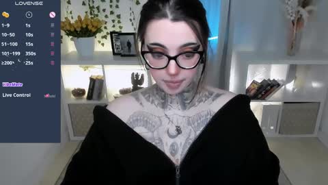 dixipixi_ online show from April 2, 5:49 am