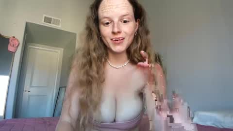 Snapshot of doeeyedpeach chatting on October 5, 11:10 pm doeeyedpeach online show from October 5, 11:10 pm