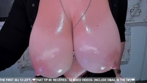 Snapshot of dolce4you69 chatting on January 9, 5:23 am Dea----IF YOU WANT TO SUPPORT ME -Purshase subscribtions scroll BIO THANK YOU LOVE - online show from January 9, 5:23 am