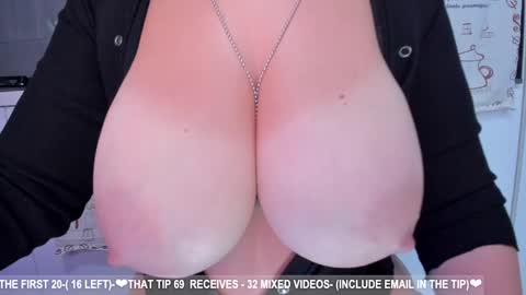 Snapshot of dolce4you69 chatting on January 7, 5:12 am Dea----IF YOU WANT TO SUPPORT ME -Purshase subscribtions scroll BIO THANK YOU LOVE - online show from January 7, 5:12 am