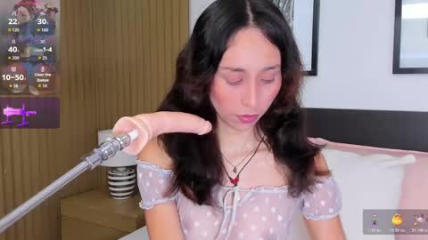 Snapshot of doll_bella_ chatting on October 28, 7:52 pm Bella  online show from October 28, 7:52 pm