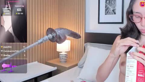 Snapshot of doll_bella_ chatting on October 12, 8:44 pm Bella  online show from October 12, 8:44 pm