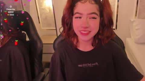 Snapshot of doll_eyeess_ chatting on October 14, 2:25 am D online show from October 14, 2:25 am