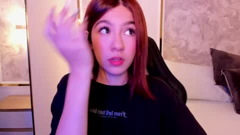 Snapshot of doll_eyeess_ chatting on September 18, 2:54 am D online show from September 18, 2:54 am