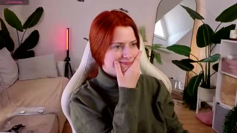 Snapshot of doll_lesli chatting on October 27, 9:16 am Your doll Lesli online show from October 27, 9:16 am