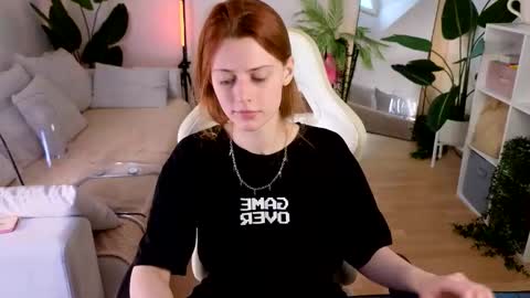 Snapshot of doll_lesli chatting on October 9, 9:13 am Your doll Lesli online show from October 9, 9:13 am