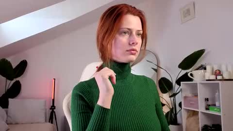 Snapshot of doll_lesli chatting on September 29, 6:18 am Your doll Lesli online show from September 29, 6:18 am