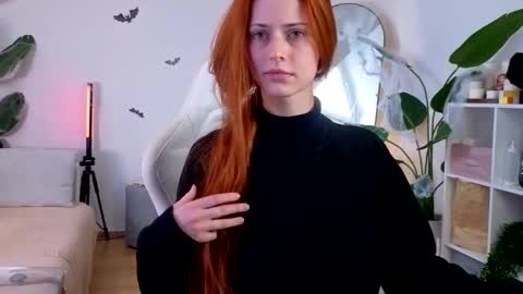 Snapshot of doll_lesli chatting on November 2, 9:23 am Your doll Lesli online show from November 2, 9:23 am