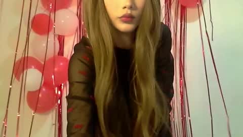 Snapshot of doll_natalyy chatting on February 15, 5:30 am doll_natalyy online show from February 15, 5:30 am