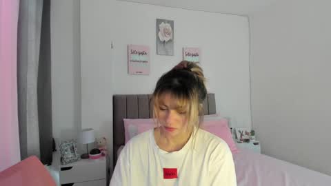 doll_oriana online show from December 6, 3:44 pm