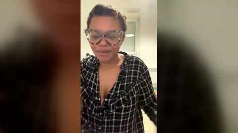 Dolla online show from February 19, 5:56 pm