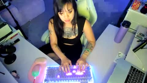 DOLLLFACE online show from October 4, 6:30 am