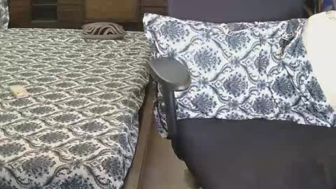 Snapshot of dolly_2 chatting on October 4, 4:07 am dolly_2 online show from October 4, 4:07 am