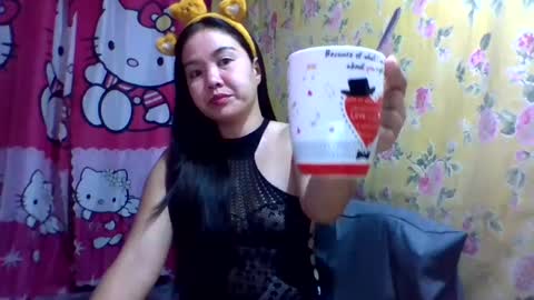 Snapshot of dolly_cute28 chatting on February 4, 8:28 pm dolly_cute28 online show from February 4, 8:28 pm