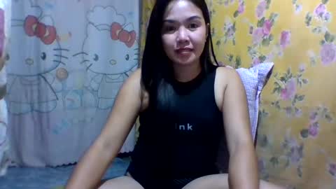 Snapshot of dolly_cute28 chatting on December 12, 6:25 am dolly_cute28 online show from December 12, 6:25 am
