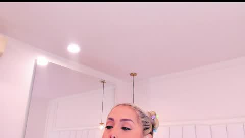 dolly walker online show from March 23, 9:32 pm