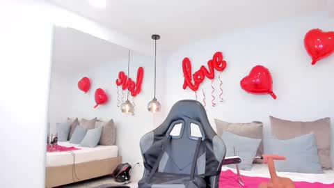 Snapshot of dolly_walker chatting on February 15, 2:33 pm dolly walker online show from February 15, 2:33 pm