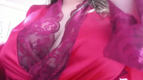 Snapshot of dolly_zoe chatting on October 20, 9:18 pm Call me Zoe online show from October 20, 9:18 pm