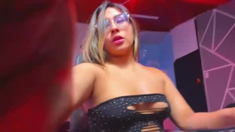 dollyjuicy1 online show from November 6, 4:07 am