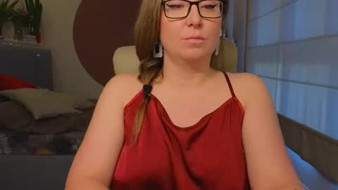 DOM MUMMY online show from April 2, 2:14 pm