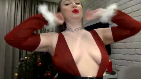 DOM MUMMY online show from January 1, 3:57 pm