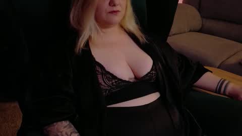 SADE online show from November 18, 10:00 pm