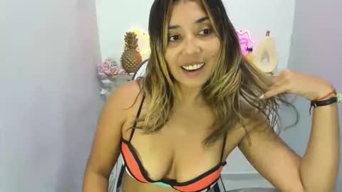 dona_tella online show from April 19, 2:28 pm