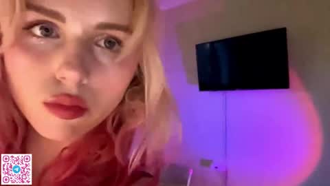 Karolina online show from October 25, 1:30 pm