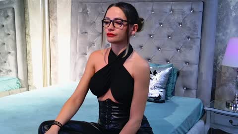 Donna online show from December 14, 6:52 pm