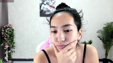 Snapshot of donnaa_drew chatting on October 22, 2:49 am Aura online show from October 22, 2:49 am