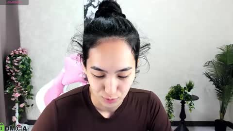 Snapshot of donnaa_drew chatting on October 24, 2:51 am Aura online show from October 24, 2:51 am