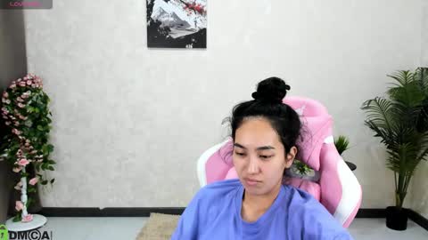 Snapshot of donnaa_drew chatting on October 21, 2:37 am Aura online show from October 21, 2:37 am