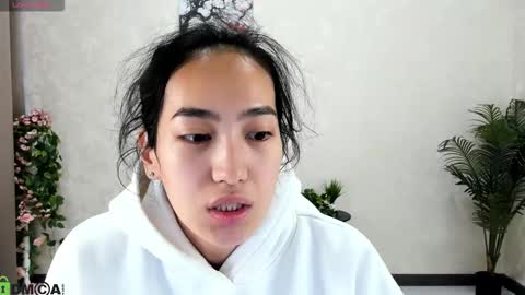 Snapshot of donnaa_drew chatting on October 6, 3:23 am Aura online show from October 6, 3:23 am