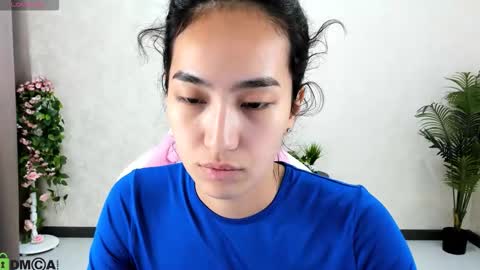 Snapshot of donnaa_drew chatting on October 12, 1:52 am Aura online show from October 12, 1:52 am