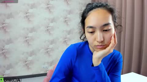 Snapshot of donnaa_drew chatting on October 3, 5:12 am Aura online show from October 3, 5:12 am