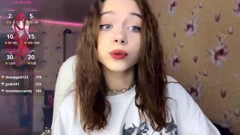 Snapshot of dontoke_ chatting on December 18, 3:33 pm Nicole online show from December 18, 3:33 pm