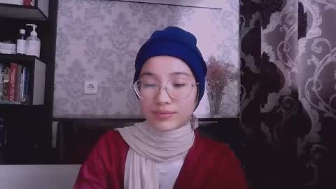 Mia online show from October 8, 11:03 am