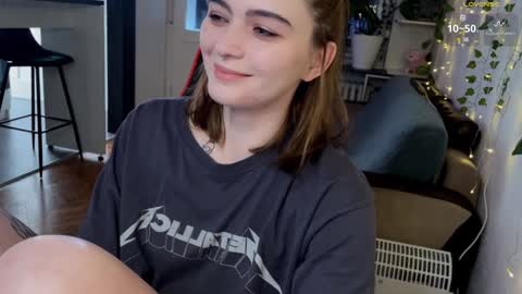 Snapshot of dorfmatratze_ chatting on January 5, 7:49 am Alice online show from January 5, 7:49 am