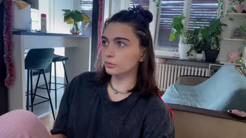 Snapshot of dorfmatratze_ chatting on December 18, 9:58 am Alice online show from December 18, 9:58 am
