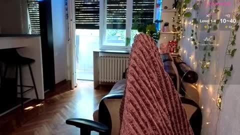 Snapshot of dorfmatratze_ chatting on September 20, 6:23 am Alice online show from September 20, 6:23 am